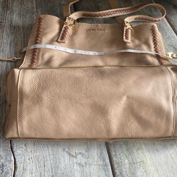 Brazilian leather tote bag by Cour Art. Very soft light brown and gold hardware. - Picture 5 of 11